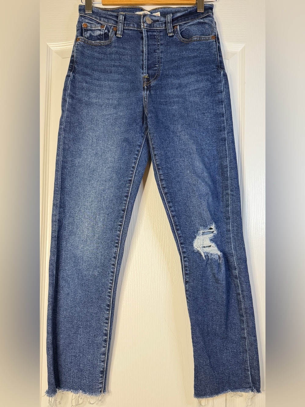 Levi’s Wedgie Straight Jeans 26x28 Medium Wash Distressed Frayed Hem High Rise